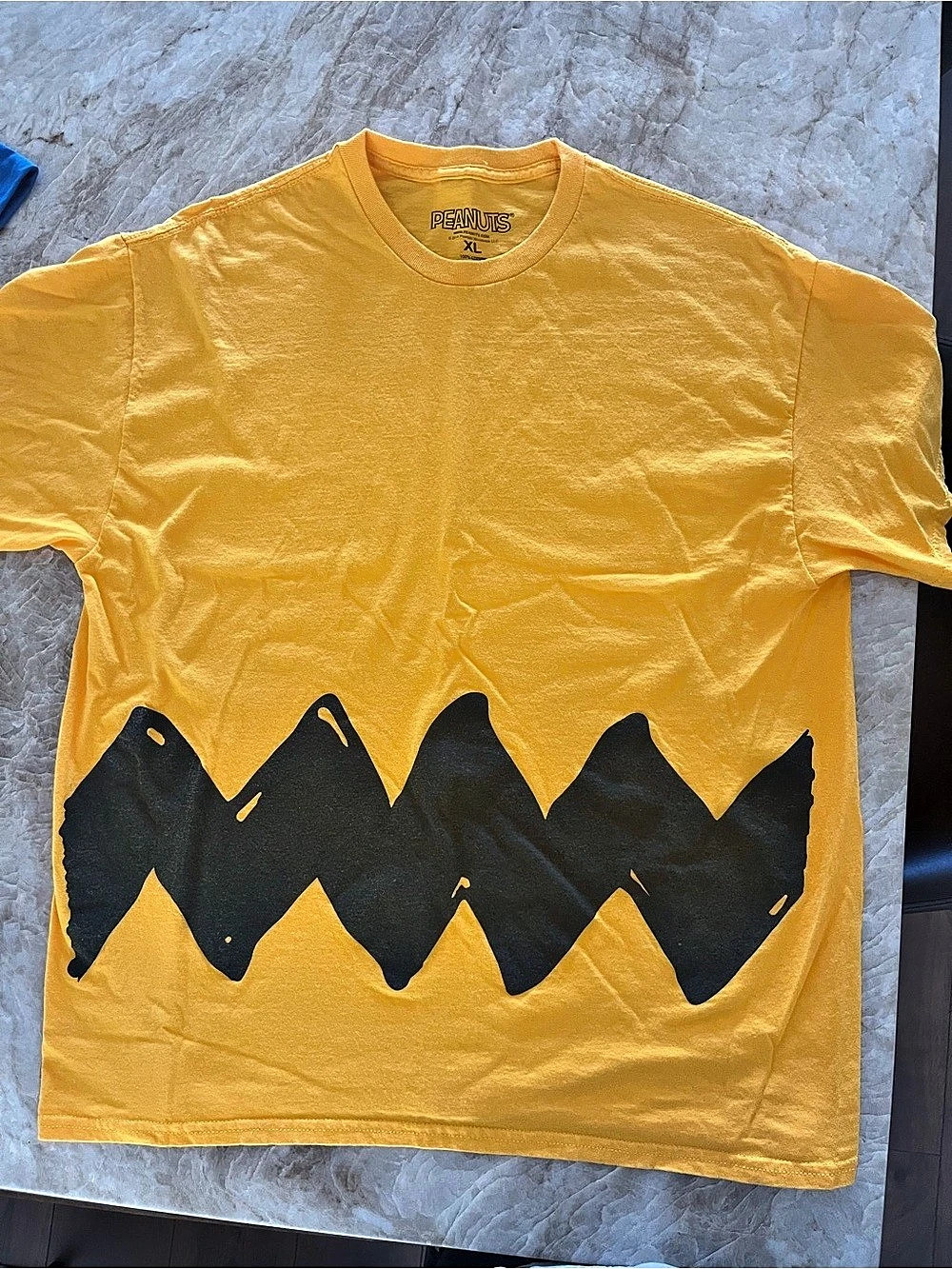 Peanuts Charlie Brown Zig-Zag T-Shirt Yellow & Black Adult XL. Easy costume!